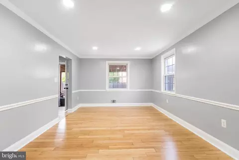 Living - 1302 Crownfield Ct, Baltimore, MD 21239 photo 3 of 9