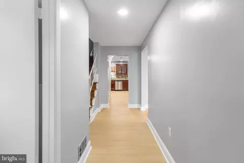Entry Way - 1302 Crownfield Ct, Baltimore, MD 21239 photo 2 of 8