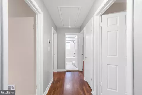 Entry Way - 1302 Crownfield Ct, Baltimore, MD 21239 photo 6 of 8