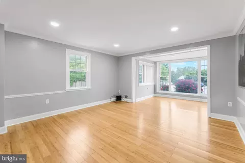 Living - 1302 Crownfield Ct, Baltimore, MD 21239 photo 4 of 9