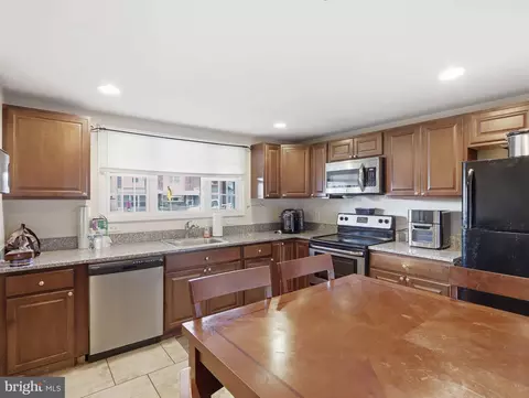 Kitchen - 2957 Freeway Fwy, Halethorpe, MD 21227 photo 2 of 3