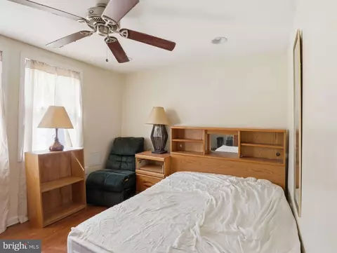 Bedroom - 2957 Freeway Fwy, Halethorpe, MD 21227 photo 1 of 2