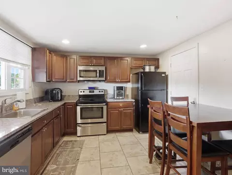 Kitchen - 2957 Freeway Fwy, Halethorpe, MD 21227 photo 1 of 3