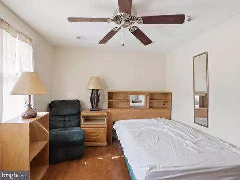 Bedroom - 2957 Freeway Fwy, Halethorpe, MD 21227 photo 2 of 2