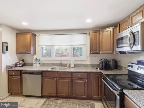 Kitchen - 2957 Freeway Fwy, Halethorpe, MD 21227 photo 3 of 3