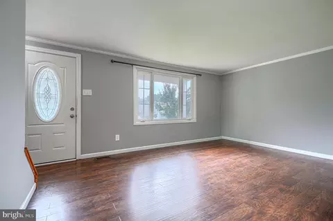 Living - 7 Ambolin Ct, Nottingham, MD 21236 photo 2 of 4