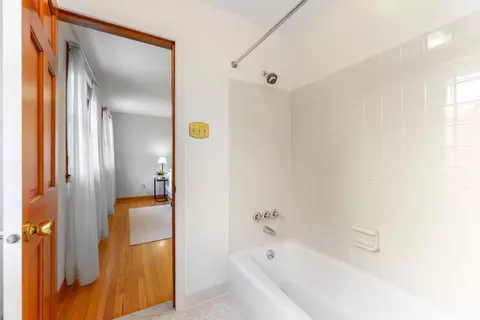 Bath - 13607 Devonbrook Rd, Baldwin, MD 21013 photo 3 of 6