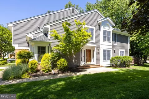 63 Raisin Tree Cir, Pikesville, MD 21208