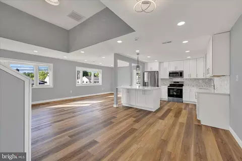 Living - 2 Armor Ct, Middle River, MD 21220 photo 4 of 5