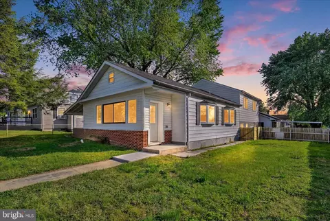 2 Armor Ct, Middle River, MD 21220