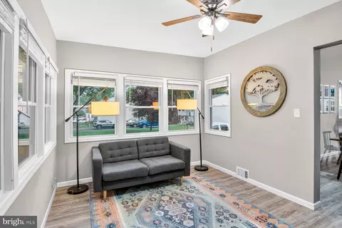 Entry Way - 2805 Willow Ave, Sparrows Point, MD 21219 photo 3 of 9