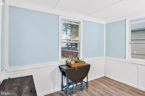 Entry Way - 2805 Willow Ave, Sparrows Point, MD 21219 photo 4 of 9
