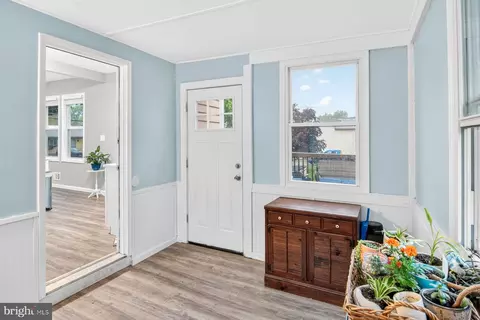 Entry Way - 2805 Willow Ave, Sparrows Point, MD 21219 photo 5 of 9