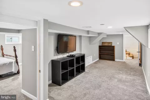 Entry Way - 2805 Willow Ave, Sparrows Point, MD 21219 photo 9 of 9
