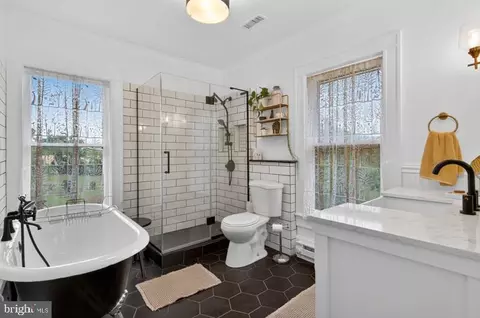 Bath - 4331 Black Rock Rd, Upperco, MD 21155 photo 3 of 6
