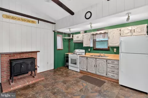 Kitchen - 4331 Black Rock Rd, Upperco, MD 21155 photo 4 of 4