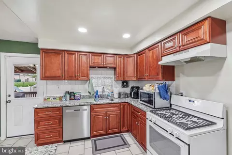 Kitchen - 1640 Poles Rd, Essex, MD 21221 photo 3 of 4