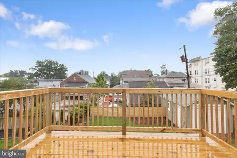 Exterior - 640 N Bend Rd, Baltimore, MD 21229 photo 3 of 11
