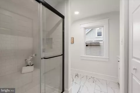 Entry Way - 640 N Bend Rd, Baltimore, MD 21229 photo 5 of 5