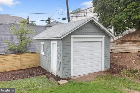 Exterior - 640 N Bend Rd, Baltimore, MD 21229 photo 5 of 11