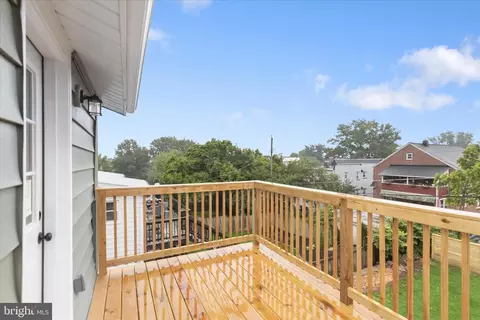 Exterior - 640 N Bend Rd, Baltimore, MD 21229 photo 2 of 11