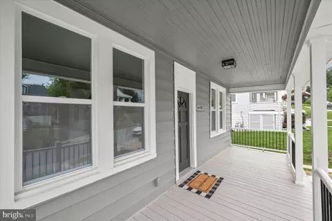 Exterior - 640 N Bend Rd, Baltimore, MD 21229 photo 7 of 11