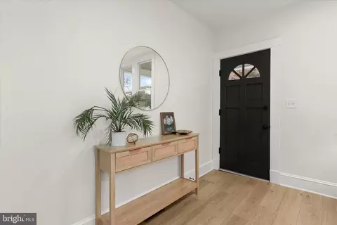Entry Way - 640 N Bend Rd, Baltimore, MD 21229 photo 1 of 5
