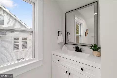 Bath - 640 N Bend Rd, Baltimore, MD 21229 photo 3 of 4