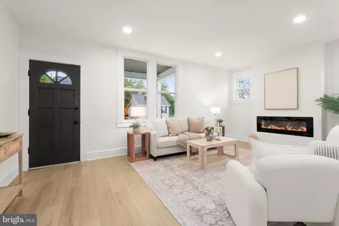 Living - 640 N Bend Rd, Baltimore, MD 21229 photo 4 of 4