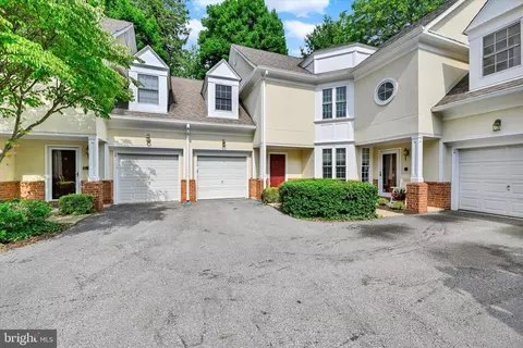16 Mary Carroll Ct #16, Pikesville, MD 21208