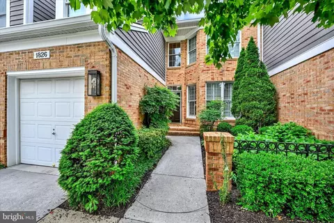 1826 Courtyard Cir #1826, Pikesville, MD 21208