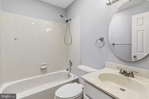 Bath - 18 Campton Ct, Nottingham, MD 21236 photo 2 of 3