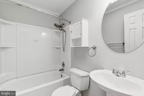 Bath - 18 Campton Ct, Nottingham, MD 21236 photo 1 of 3