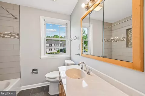Bath - 617 A Walker Ave, Baltimore, MD 21212 photo 1 of 2
