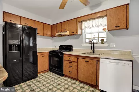 Kitchen - 959 Elm Rd, Halethorpe, MD 21227 photo 1 of 1
