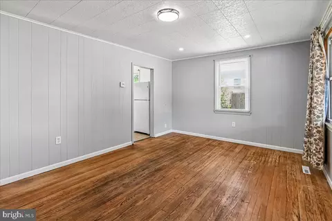 Living - 107 5th Ave, Halethorpe, MD 21227 photo 4 of 5