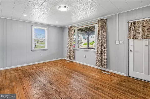 Living - 107 5th Ave, Halethorpe, MD 21227 photo 2 of 5