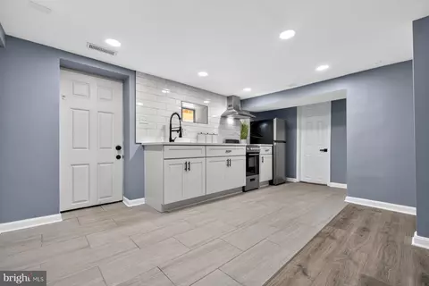 Entry Way - 5546 Selma Ave, Halethorpe, MD 21227 photo 7 of 8