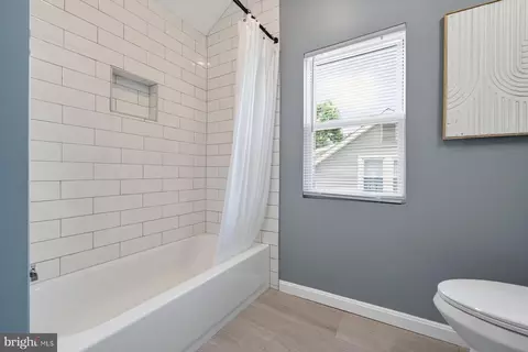 Bath - 5546 Selma Ave, Halethorpe, MD 21227 photo 2 of 2