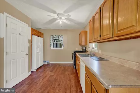 Entry Way - 212 Maple Ave, Dundalk, MD 21222 photo 1 of 1