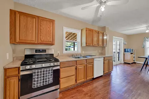 Kitchen - 212 Maple Ave, Dundalk, MD 21222 photo 2 of 2