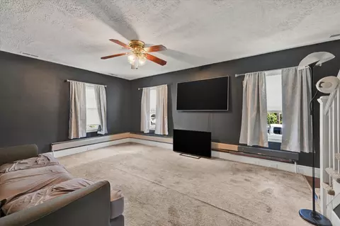 Living - 212 Maple Ave, Dundalk, MD 21222 photo 2 of 3