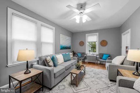 Living - 529 Overbrook Rd, Baltimore, MD 21212 photo 4 of 5