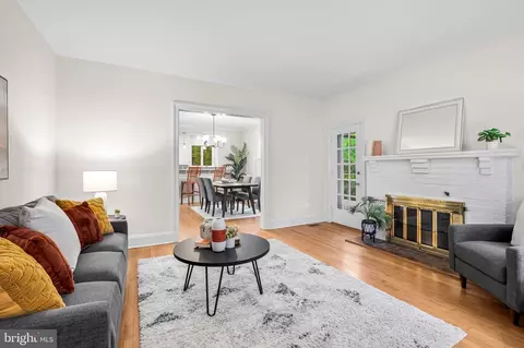 Living - 529 Overbrook Rd, Baltimore, MD 21212 photo 2 of 5