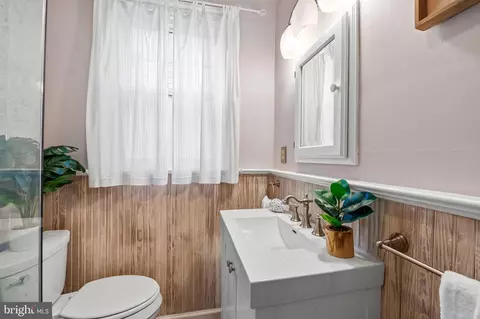 Bath - 529 Overbrook Rd, Baltimore, MD 21212 photo 2 of 3