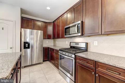 Kitchen - 912 Winter Run Rd, Middle River, MD 21220 photo 6 of 8