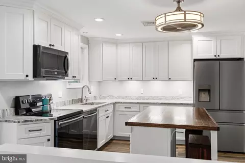 Kitchen - 7 Glenbrook Dr, Phoenix, MD 21131 photo 2 of 2