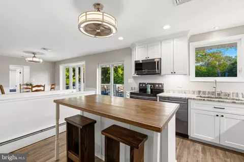 Kitchen - 7 Glenbrook Dr, Phoenix, MD 21131 photo 1 of 2