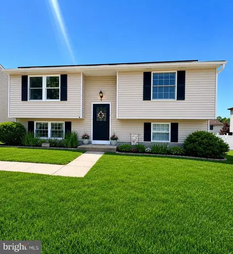 513 Fuselage Ave, Essex, MD 21221