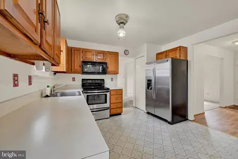 Kitchen - 2 Dawn Day Ct, Baltimore, MD 21206 photo 4 of 5